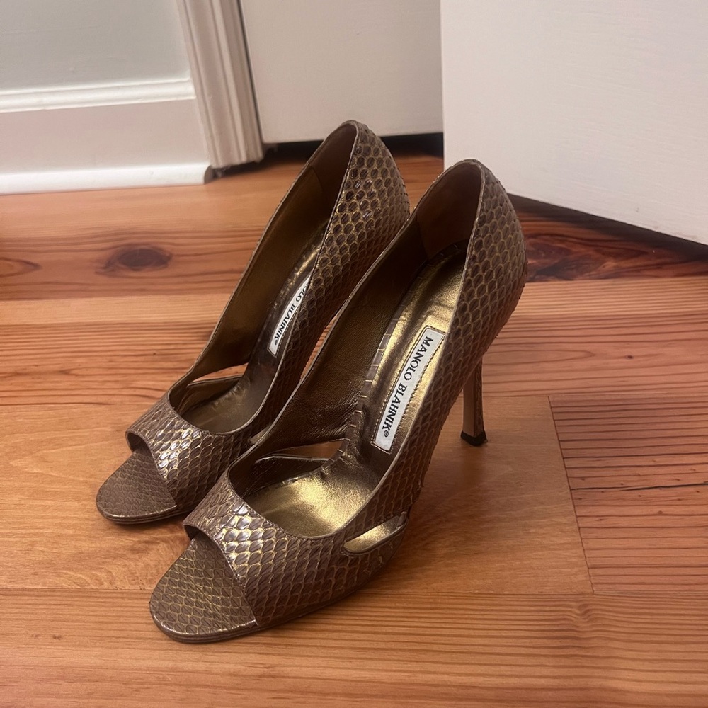 Manolo Blahnik Textured Brown Peep-Toe Heels